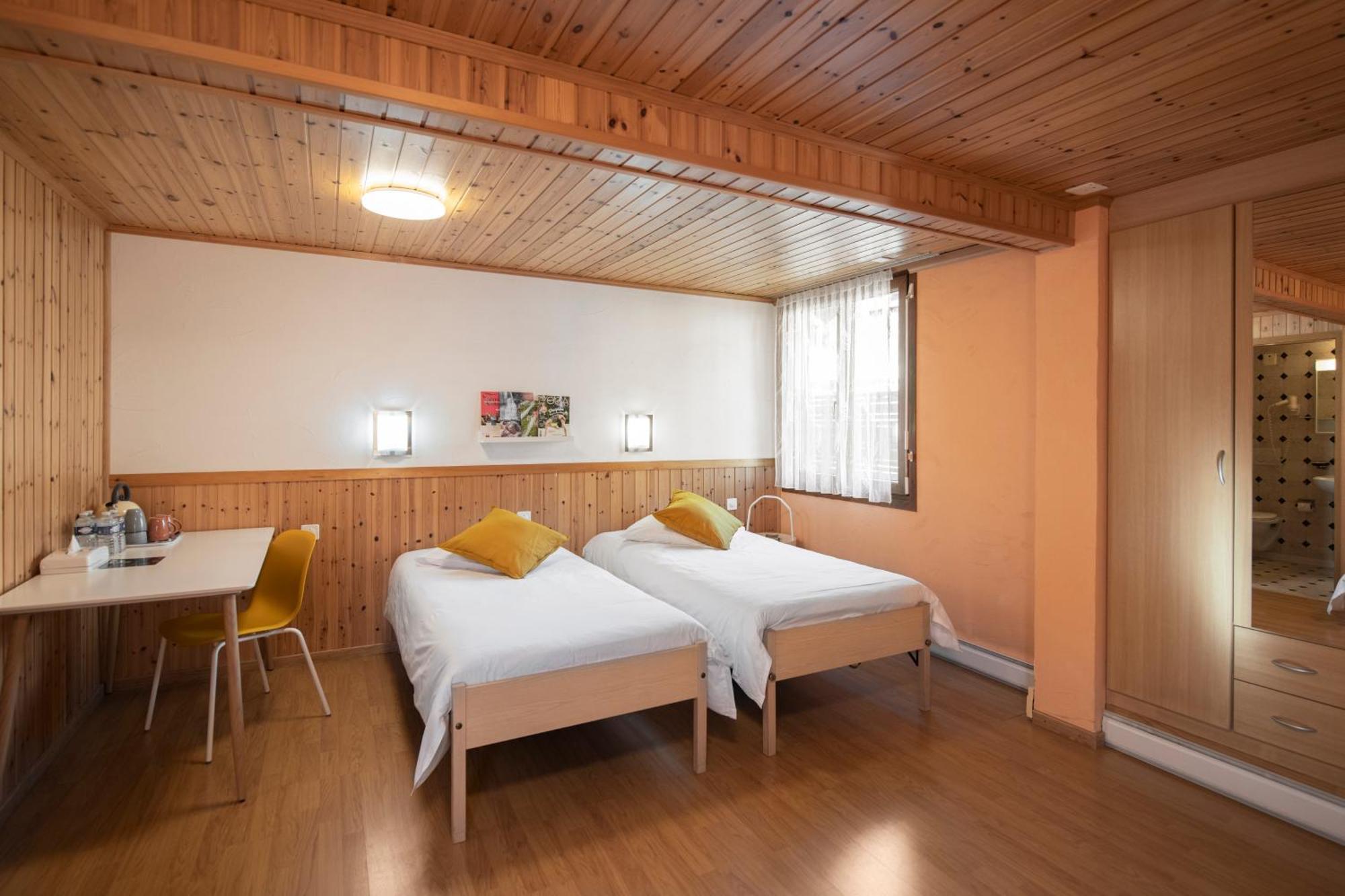 Motel-Restaurant 13 Etoiles Saint-Léonard エクステリア 写真